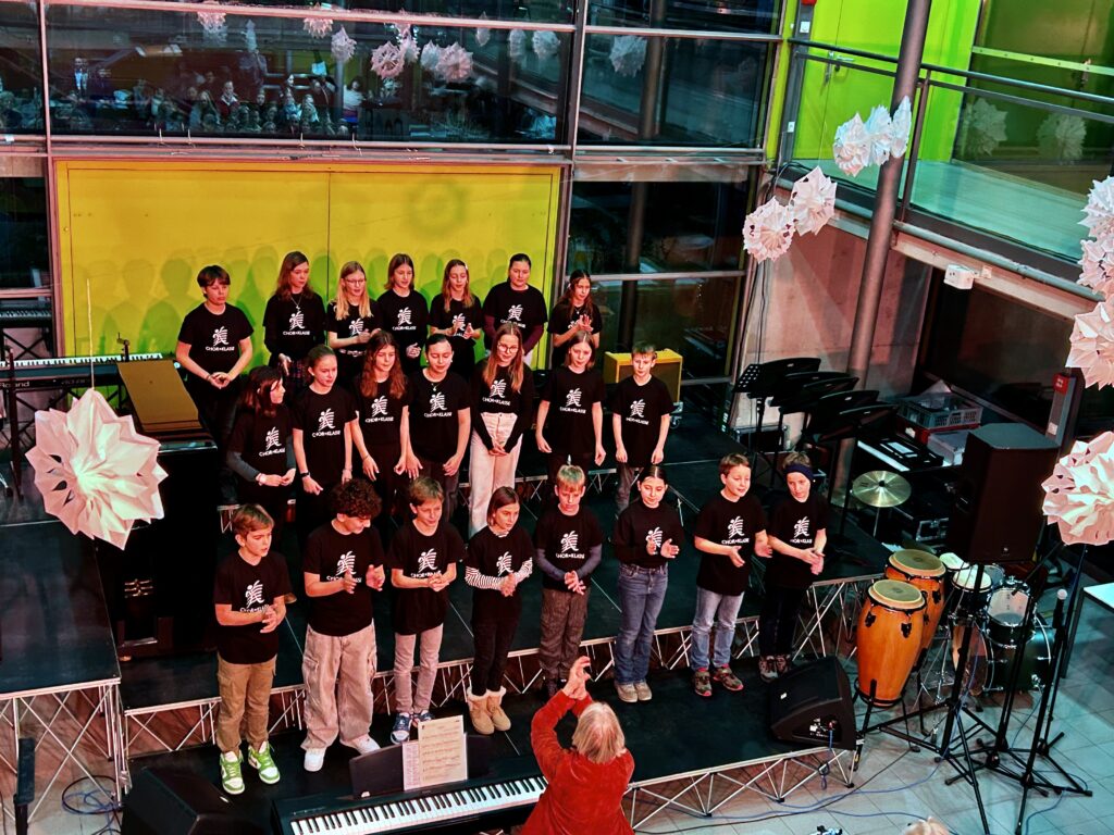 Die Chorklassen eröffnen der Hausmusikabend
